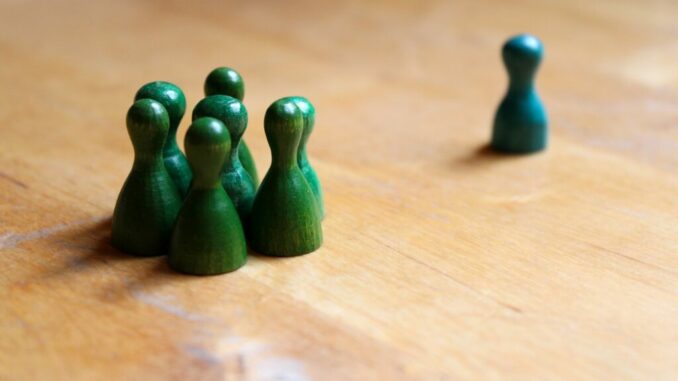 play-figures-4541727_1920