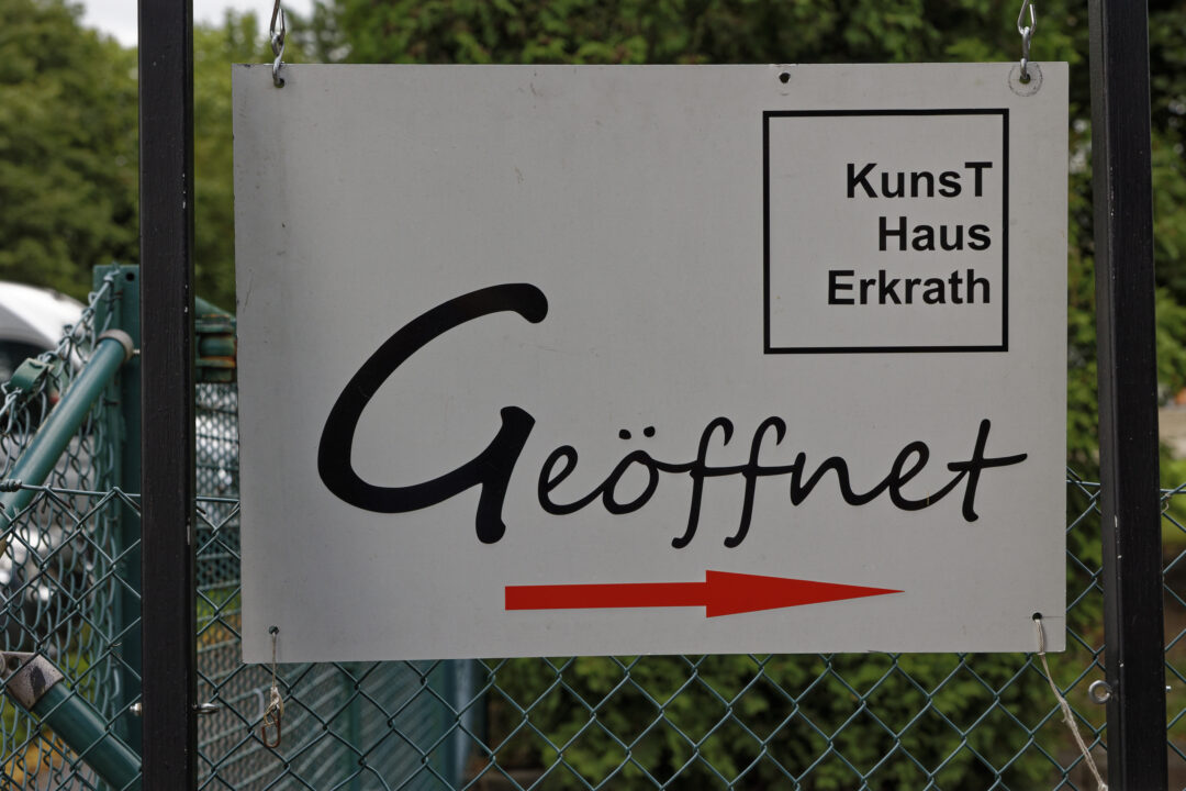 Ute-Haupt-und-Ulrike-Klipsch-stellen-im-KunsTHaus-aus