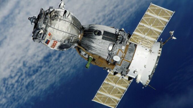WikiImages-Pixabay-satellite-67718_1280