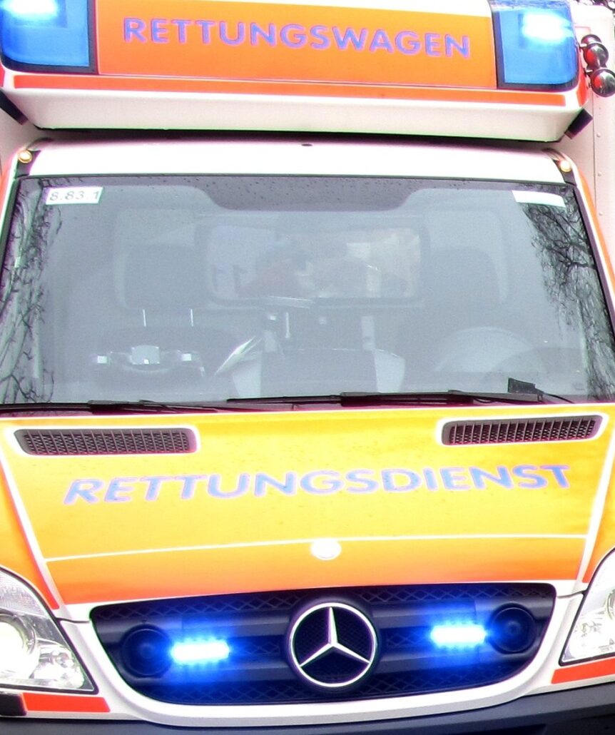 Zusammensto-beim-Wenden-Ein-Leichtverletzter-und-hoher-Sachschaden