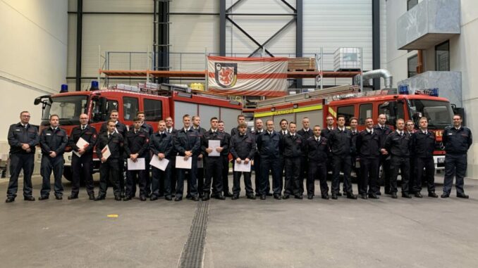 221005_Feuerwehrschule_Zeugnisübergabe_Erster Lehrgang_Kreis Mettmann