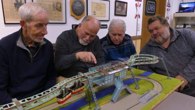 2022 11 03 - MEC Schwebebahn