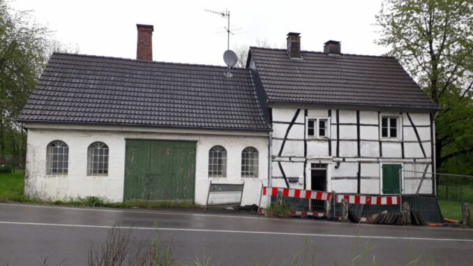 Alte Schmiede mit Fachwerkhaus (Obmettmann 4) in Mettmann Alte Schmiede in Mettmann. Foto Marcus Fuhren