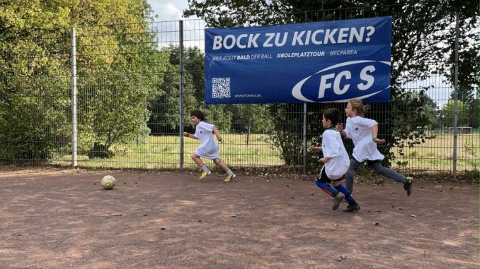 Spielszene am Thieleshof (002)