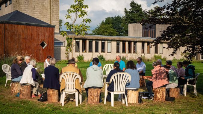 Wavreumont Gruppe im Garten (002)