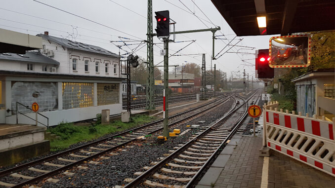 Bahnstrecke nach Erkrath in Gerresheim gesperrt
