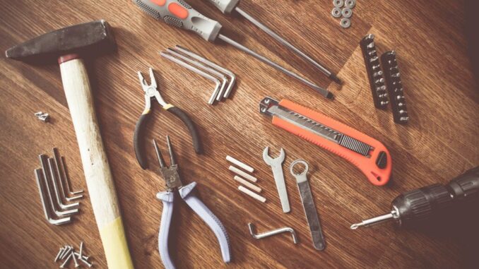tools-864983_1280