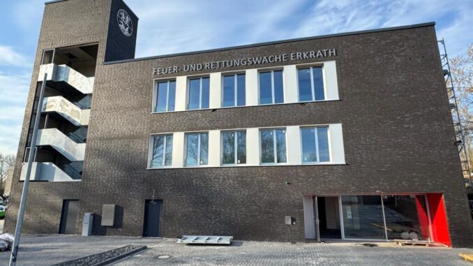 0_Das Gebäude Eingangsseite (002)