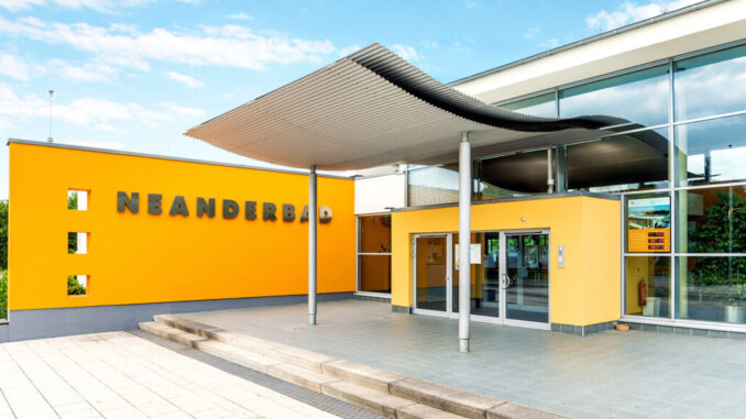 Eingangsbereich_Neanderbad (002)