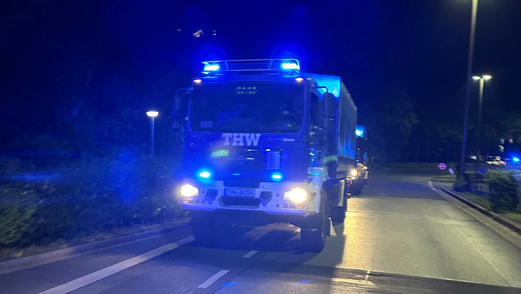 THW-unterst-tzt-Feuerwehren-beim-Brand-Schulzentrum-Rankestra-e-Erkrath