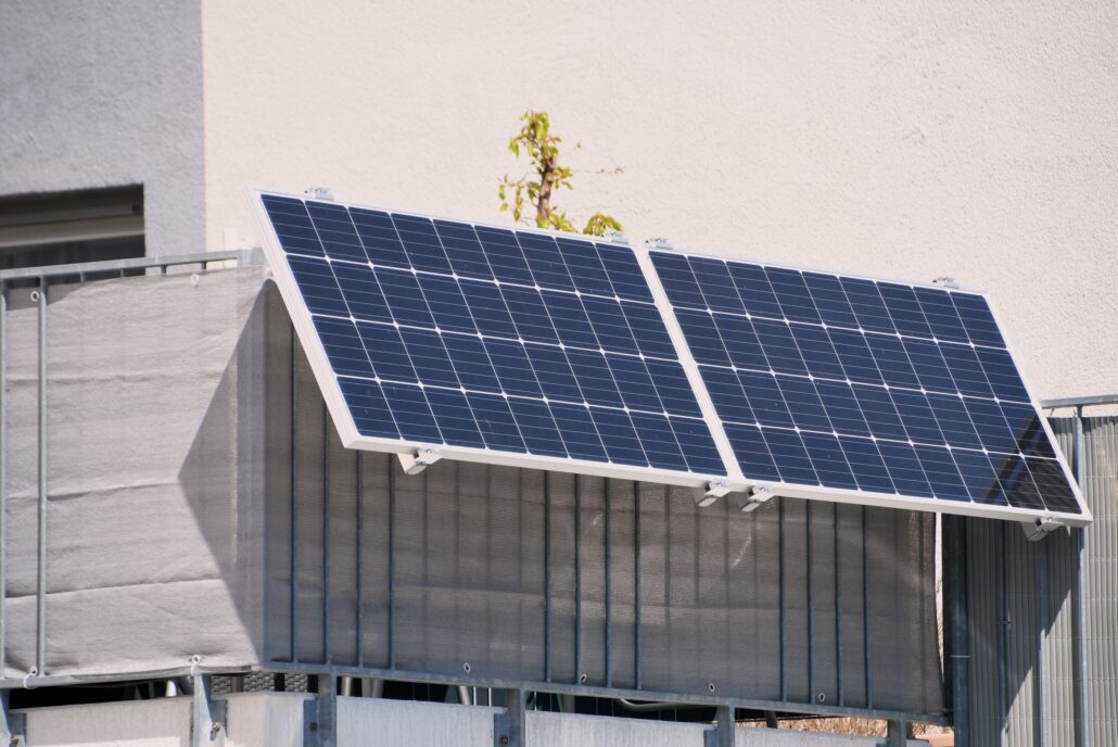 Steckersolar-Ger-t-mit-Batteriespeicher-ja-oder-nein-