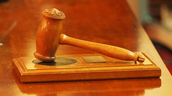 Symbolbild Justiz Versteigerung