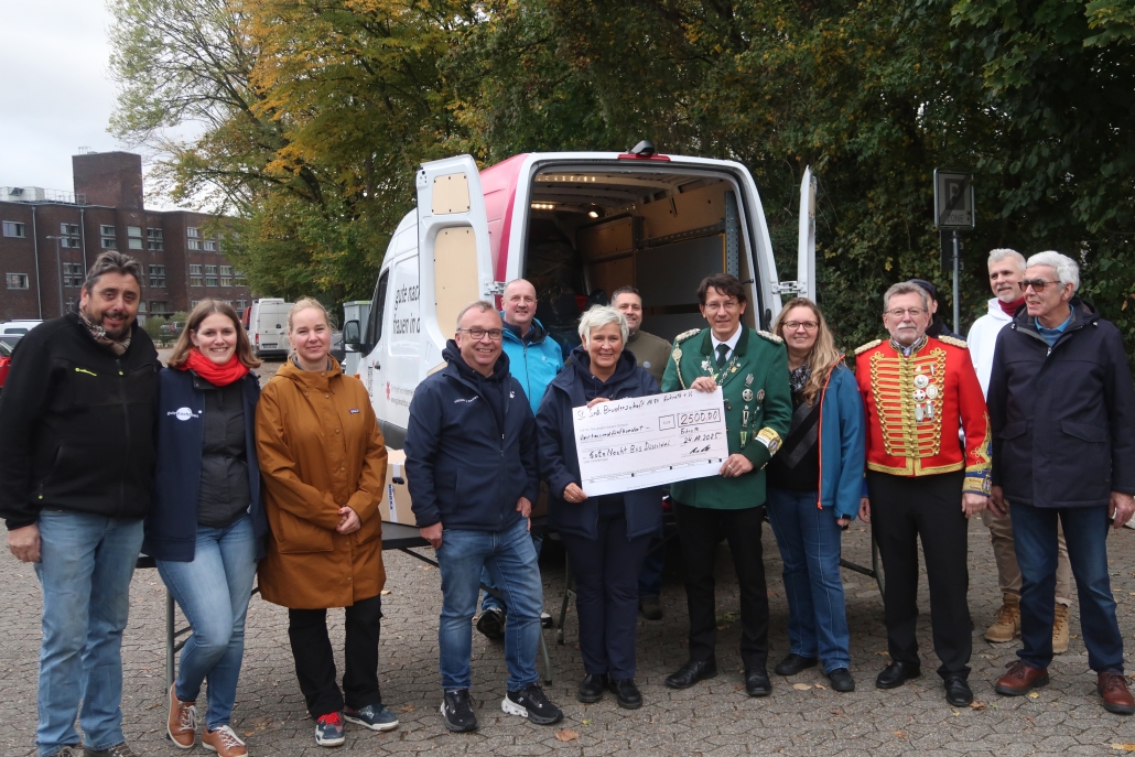 Sch-tzen-spenden-an-Gute-Nacht-Bus