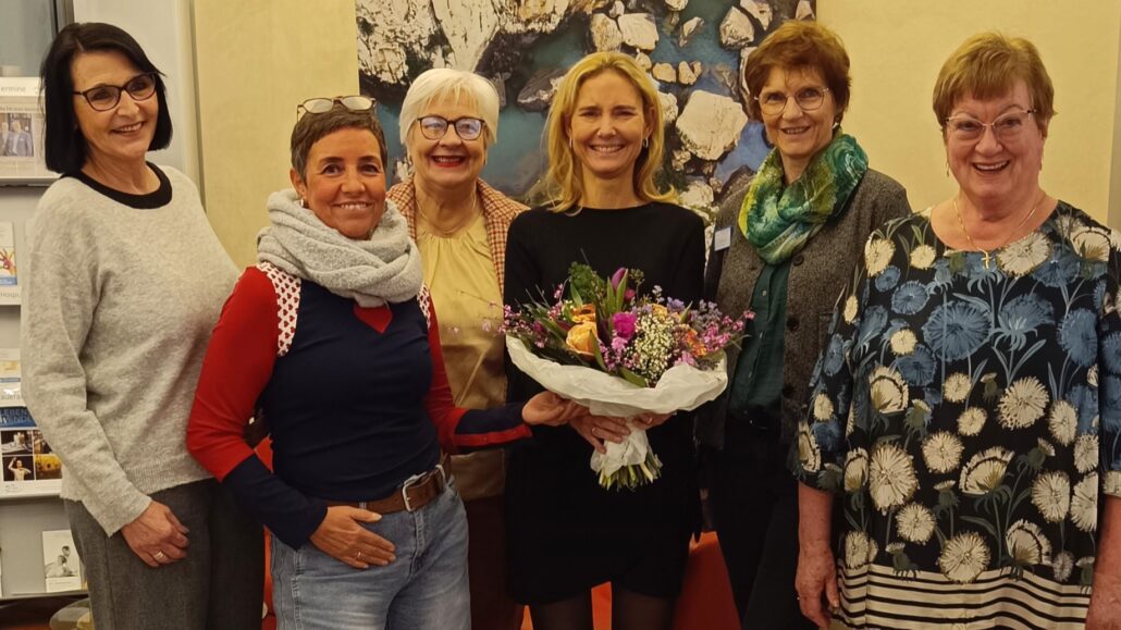 Blumenstrau-aus-der-Wunschbaumaktion-bleibt