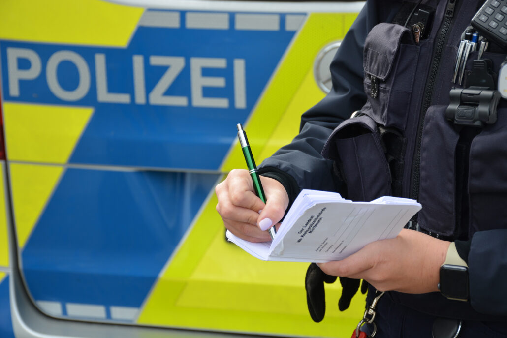 Scheiben-an-zwei-Bushaltestellen-zerst-rt-Polizei-bittet-um-Hinweise