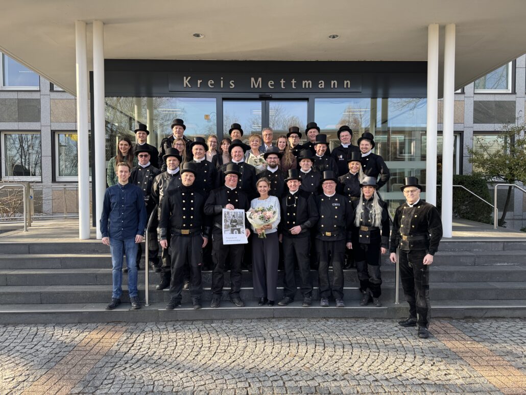 Traditioneller-Besuch-im-Kreishaus