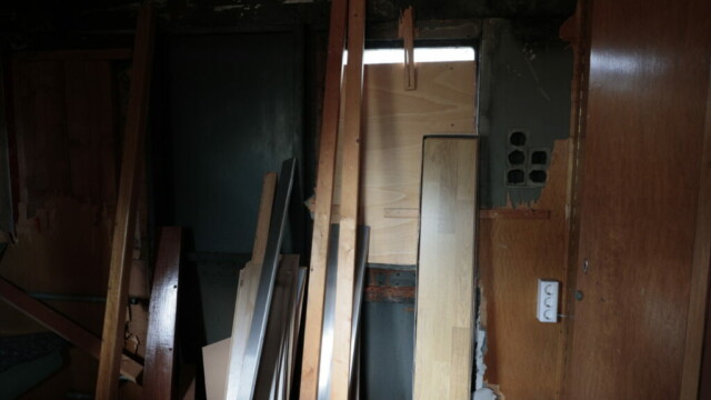 Überall Holz und Teile. Foto: Lutz Wulfestieg