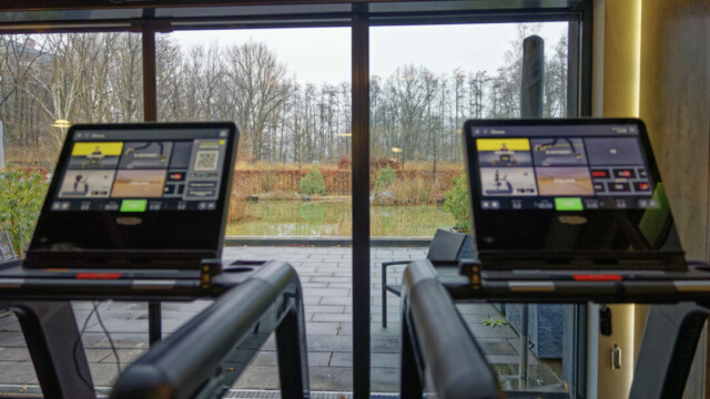 Alternative Laufstrecken am Bildschirm oder doch lieber der Blick in die Natur und auf den Teich? © LW