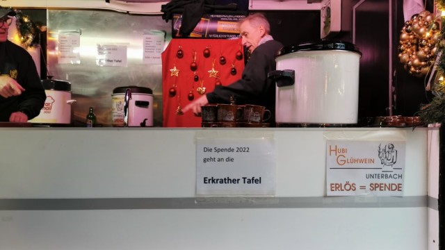 Der Erlös des 'Hubi Glühweins' der Unterbacher Schützen geht in diesem Jahr an die Erkrather Tafel. © RG
