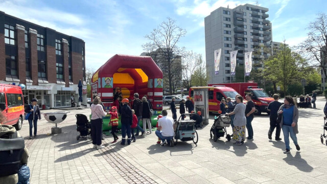 Unter dem Motto 'Retter im Rampenlicht' präsentierten sich die Organisationen in Hochdahl. Foto: Feuerwehr Erkrath