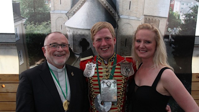 Das Königspaar mit Präses Pfarrer Günter Ernst. Foto: Christian Zimmer