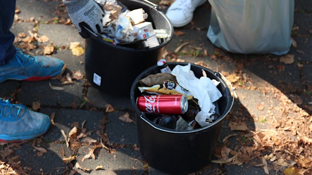 Eimer mit weiterem Müll. Foto: Christian Zimmer