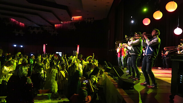 Publikum und Swinging Funfares. Foto: Christian Zimmer