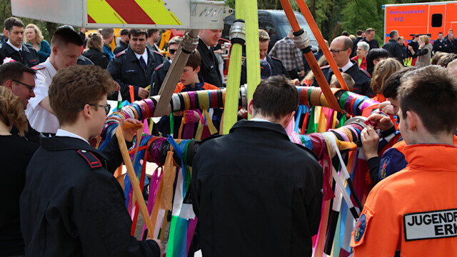 Richtkranz knüpfen. Foto: Christian Zimmer