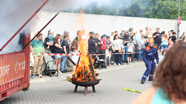 Feuer bei der Übung der Jugendfeuerwehr. Foto: Christian Zimmer
