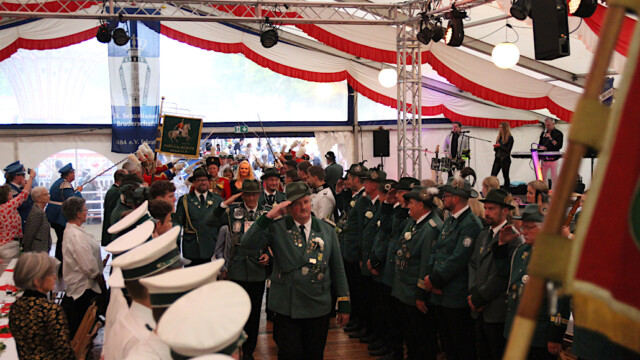 Einzug in das Festzelt. Foto: Christian Zimmer