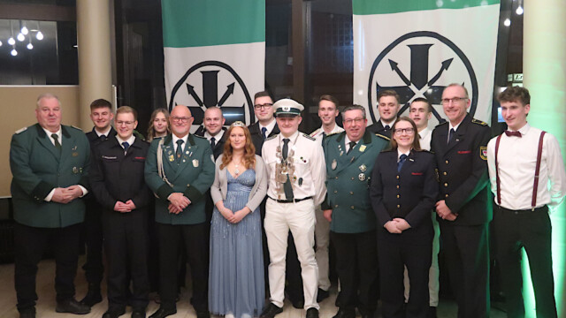 Gruppenbild der Feuerwehr-Mitglieder. Foto: Christian Zimmer