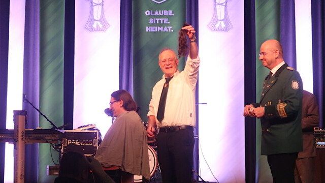 Die Haare sind ab! Foto: Christian Zimmer