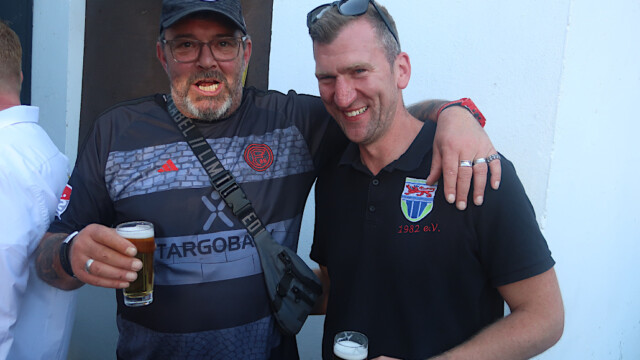 Der vorherige 1. Vorsitzende Jörg Albert und der neue 1. Vorsitzende Alexander Heil feierten gemeinsam. Foto: Christian Zimmer