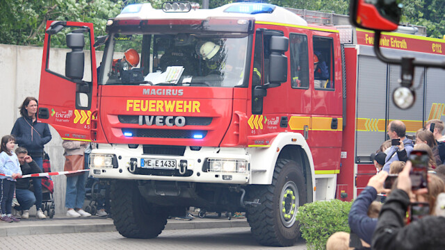 Feuerwehrfahrzeug bei der Löschübung. Foto: Christian Zimmer