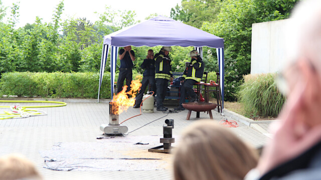 Explodierende Spraydosen. Foto: Christian Zimmer