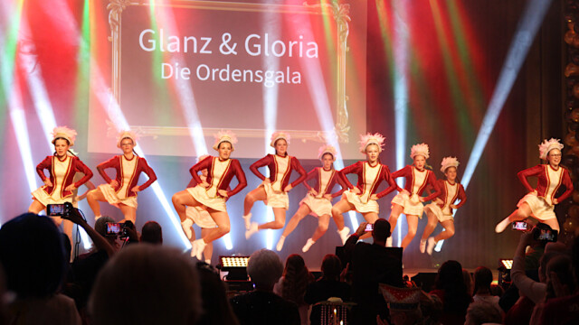 Auftritt einer Gruppe der Düssel-Garde. Foto: Christian Zimmer