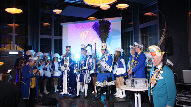 Die Närrischen Schmetterlinge mit ihrem Dreigestirn. Foto: Christian Zimmer