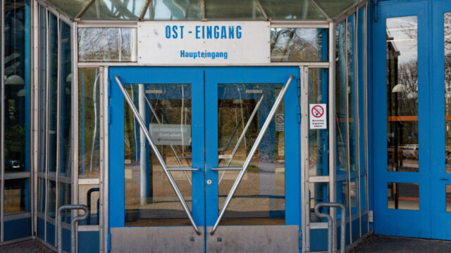 Ost-Eingang (Haupteingang). Foto: Lutz Wulfestieg