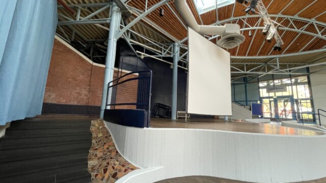 Blick von seitlich der Bühne auf den Nord-Eingang. Foto: Ria Garcia