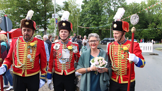 Horst und Jutta Osmann mit Adjutanten. Foto: Christian Zimmer